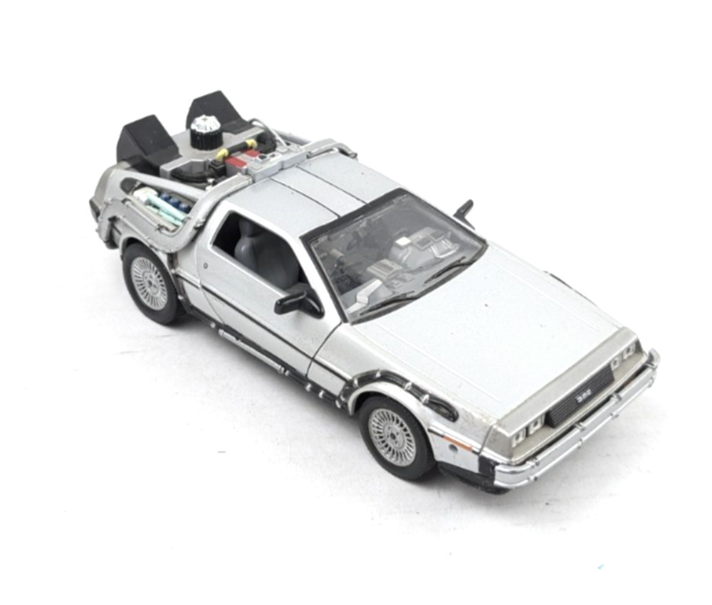 WELLY 1:24 DeLorean Back to the Future II Future II Diecast Gullwing Doors 1981